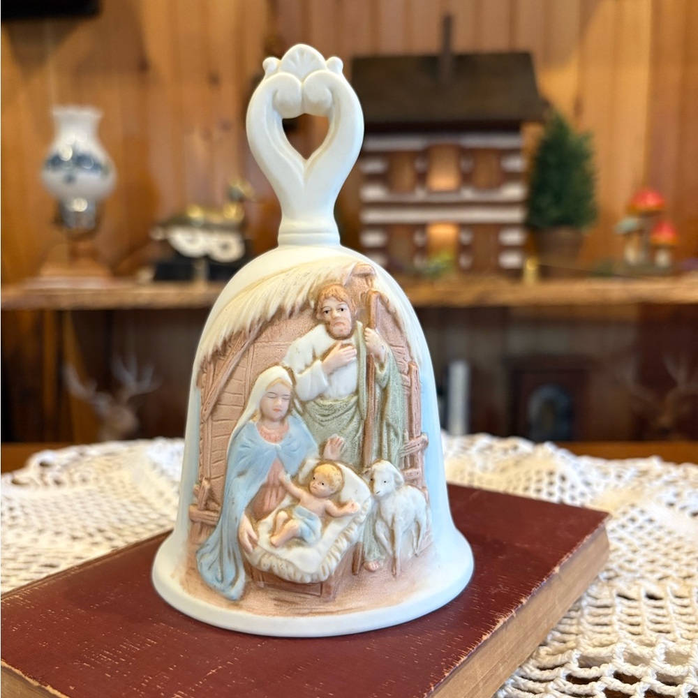 Vintage Homco bisque porcelain nativity scene bell 1990’s